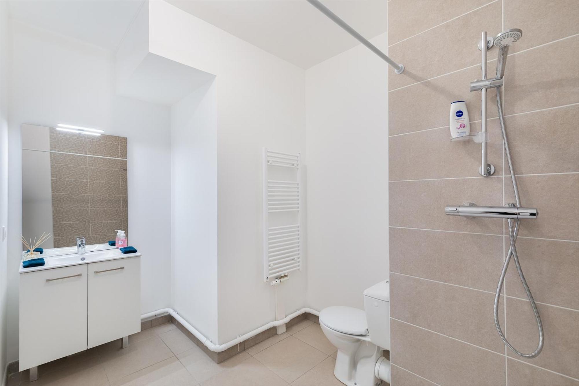 La Terrasse De L'eglise, Paris Center & Eurostar 15 Mn, Brand New Duplex With Terrasse, Balcony, 2 Bathrooms, Parking, *