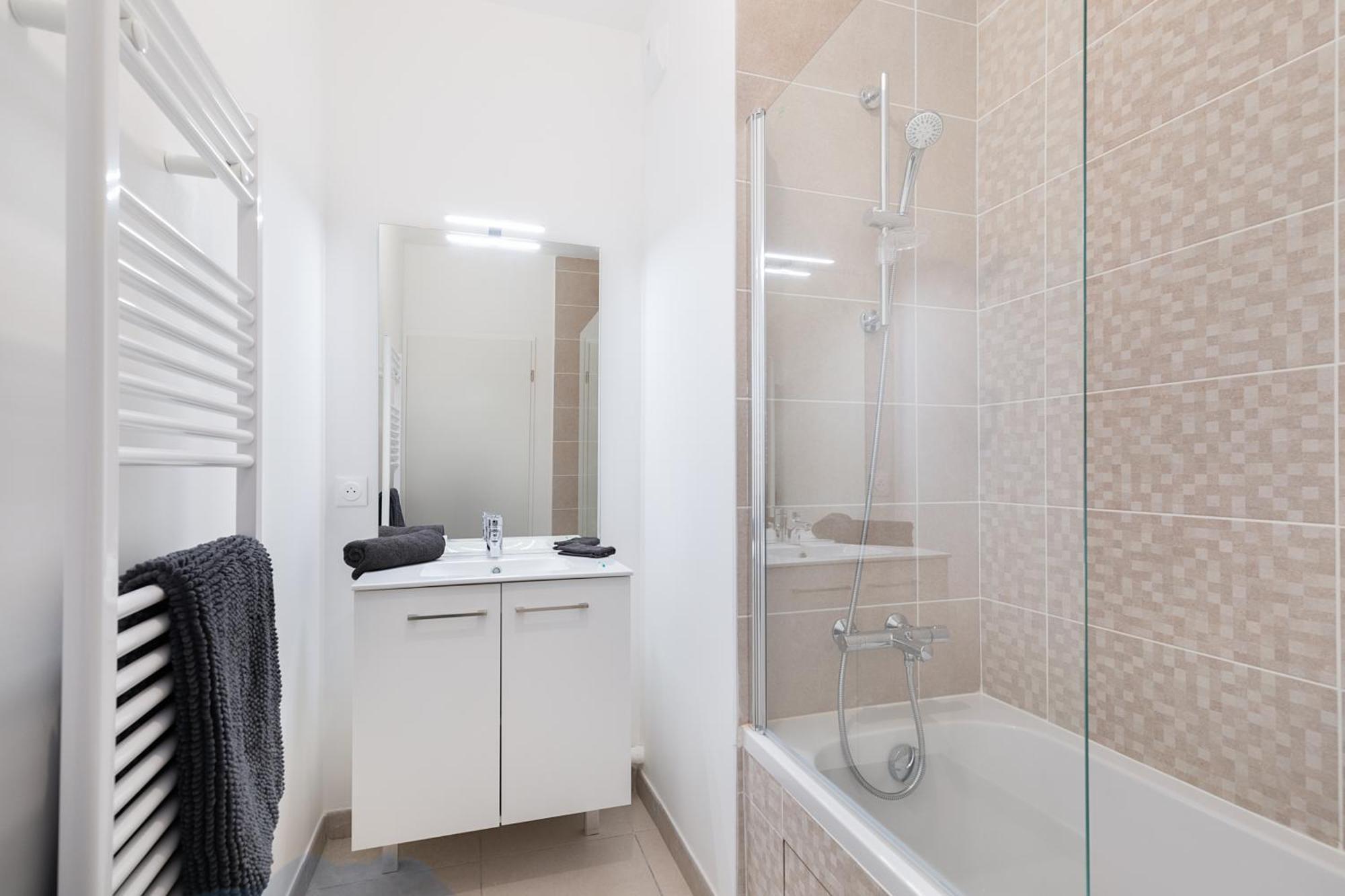 La Terrasse De L'eglise, Paris Center & Eurostar 15 Mn, Brand New Duplex With Terrasse, Balcony, 2 Bathrooms, Parking, Apartment *