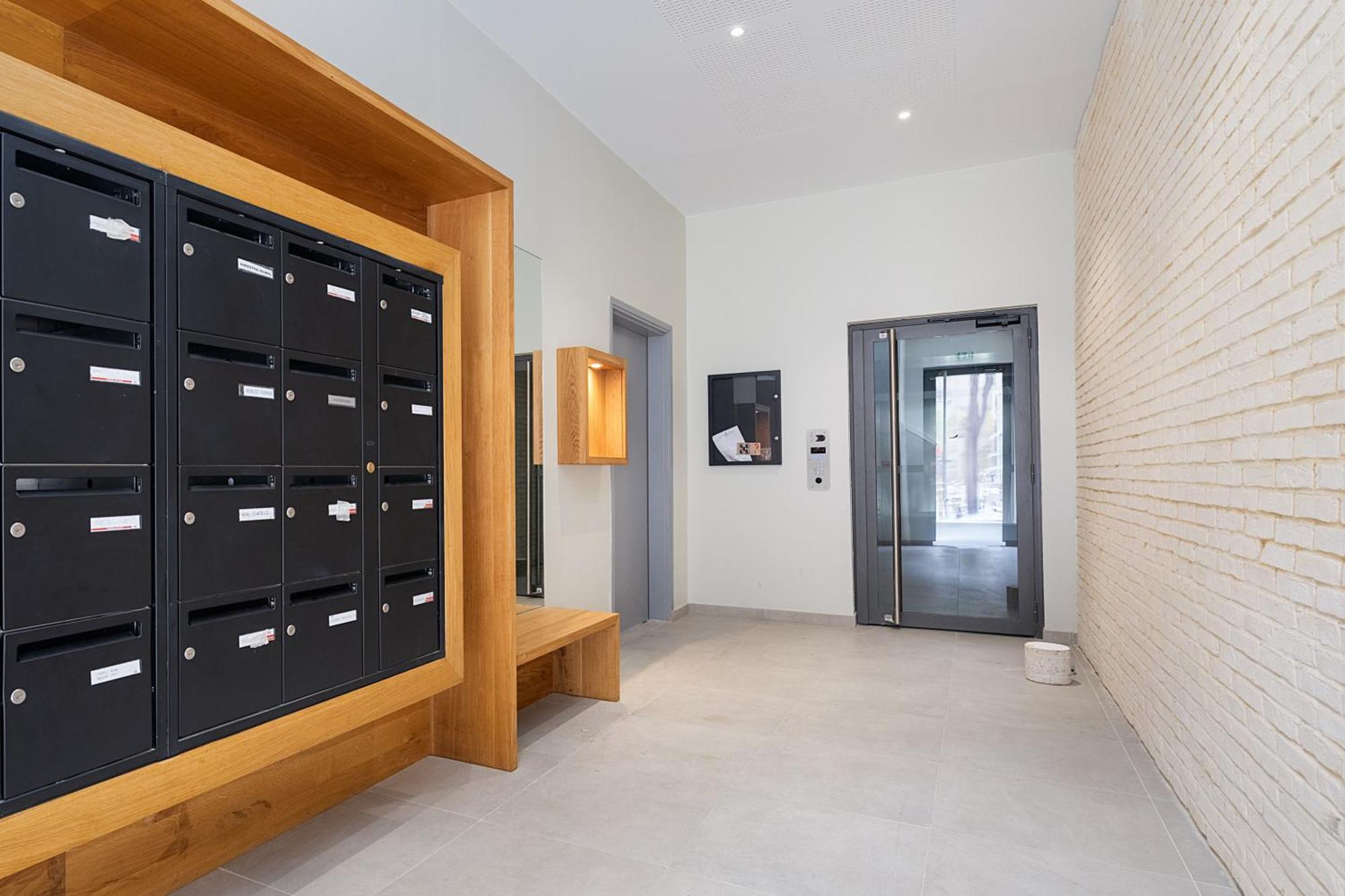 La Terrasse De L'eglise, Paris Center & Eurostar 15 Mn, Brand New Duplex With Terrasse, Balcony, 2 Bathrooms, Parking, * Saint-Denis (Seine-Saint-Denis)