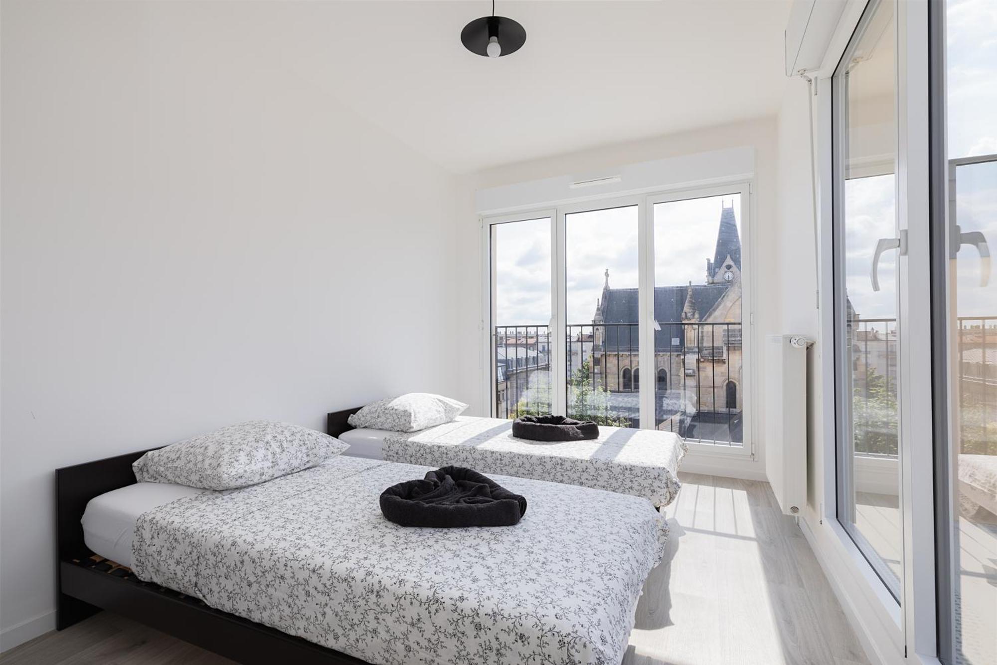 La Terrasse De L'eglise, Paris Center & Eurostar 15 Mn, Brand New Duplex With Terrasse, Balcony, 2 Bathrooms, Parking, Apartment