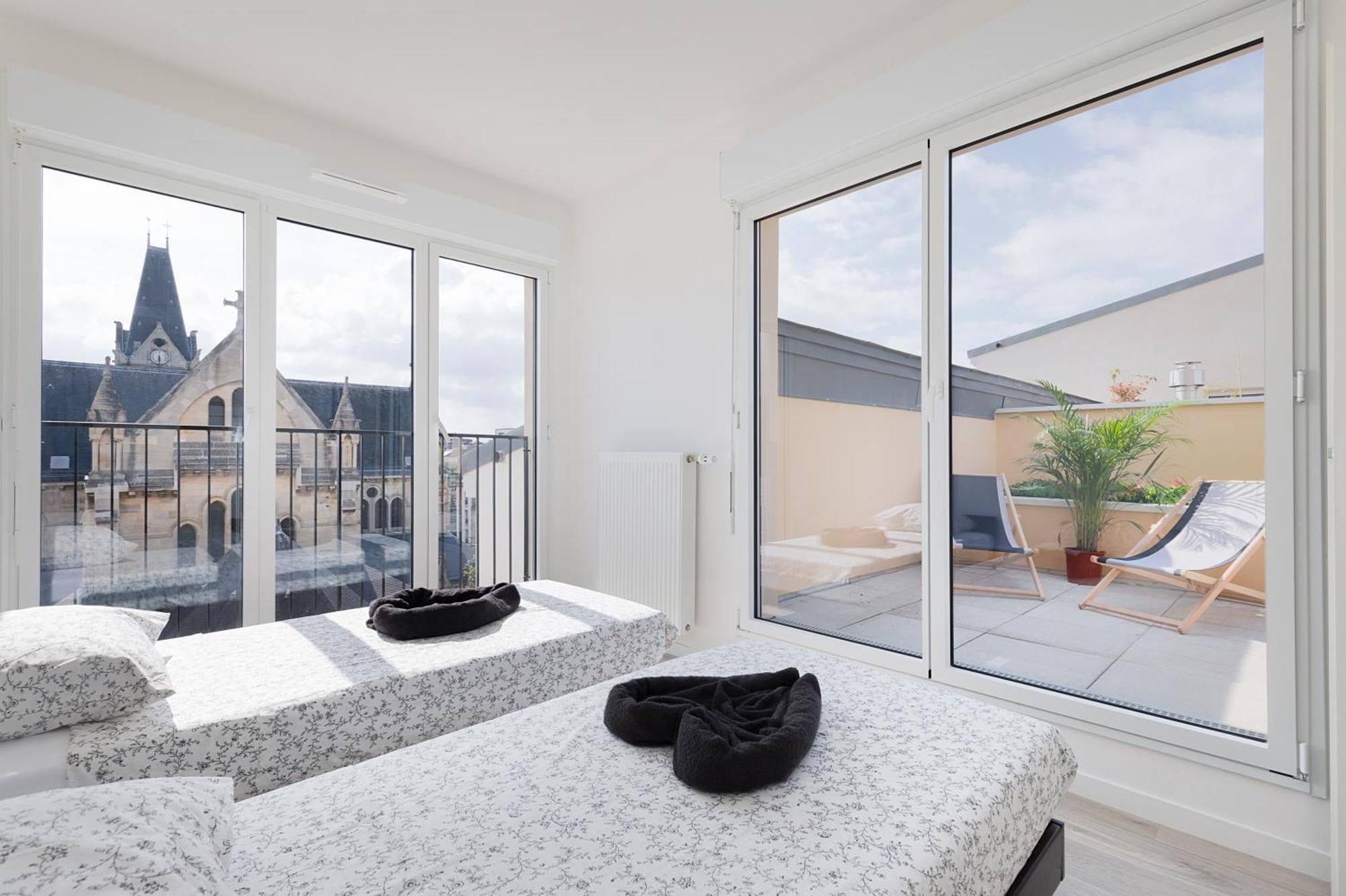 Apartment La Terrasse De L'eglise, Paris Center & Eurostar 15 Mn, Brand New Duplex With Terrasse, Balcony, 2 Bathrooms, Parking, Saint-Denis (Seine-Saint-Denis)